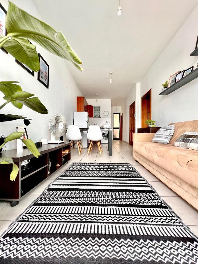 F8 1 Seaview Room, Living And Bathroom Shared , Stjulians Saint Julian's Exteriér fotografie